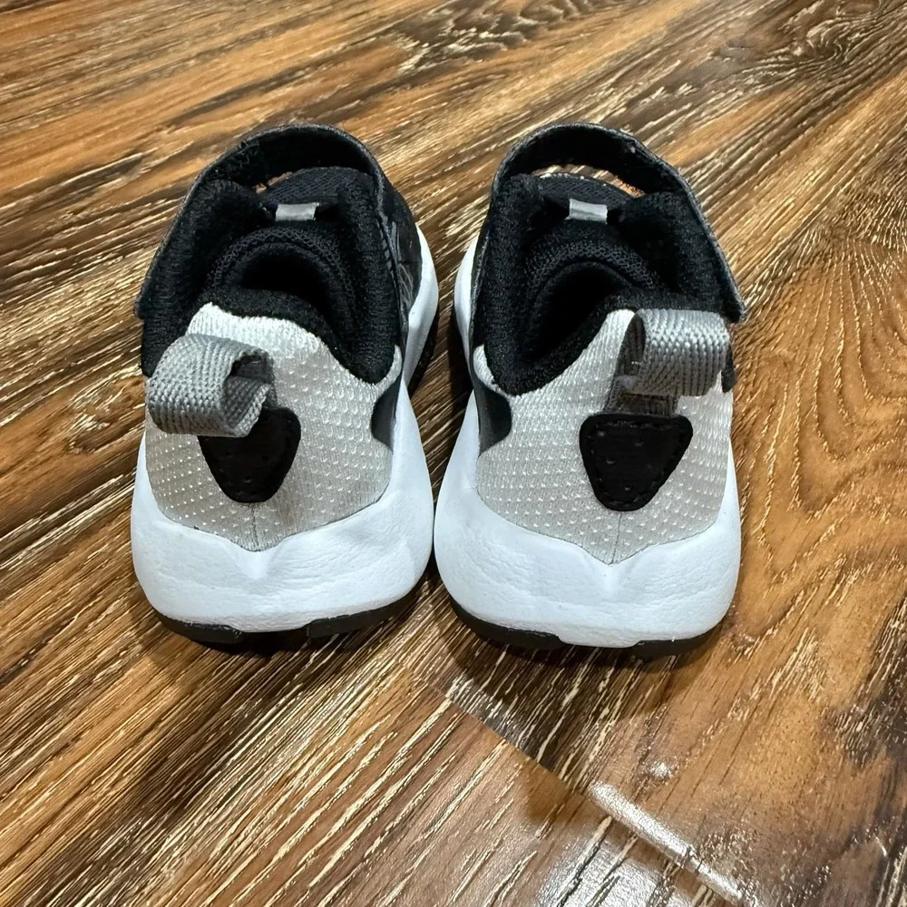 New Balance Rave Run v2 Boys Size 5‎ Toddler Girl Black Running Shoes Sneakers